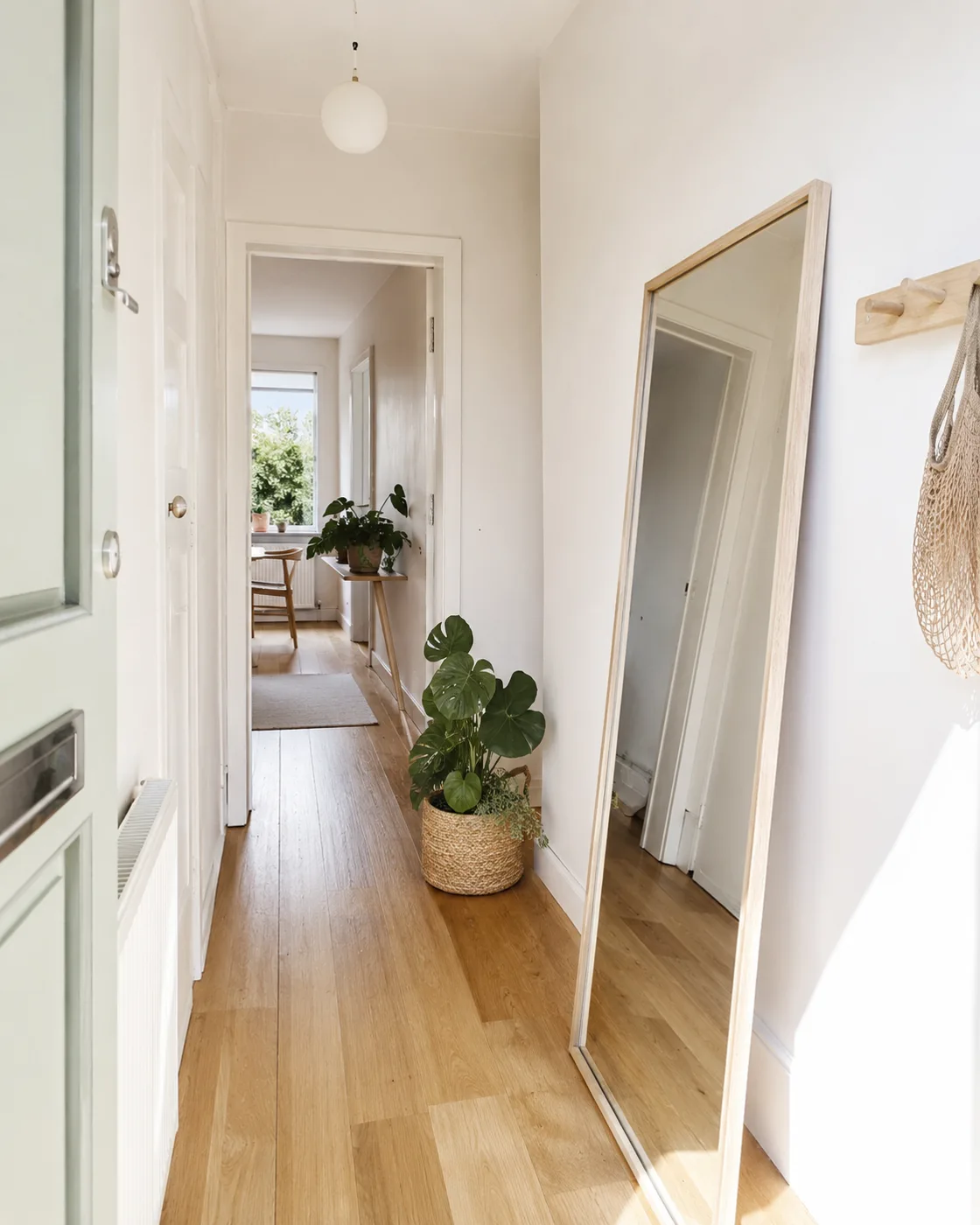 10 Beautiful Damage-Free Hallway Ideas You Can Take With You When You Move