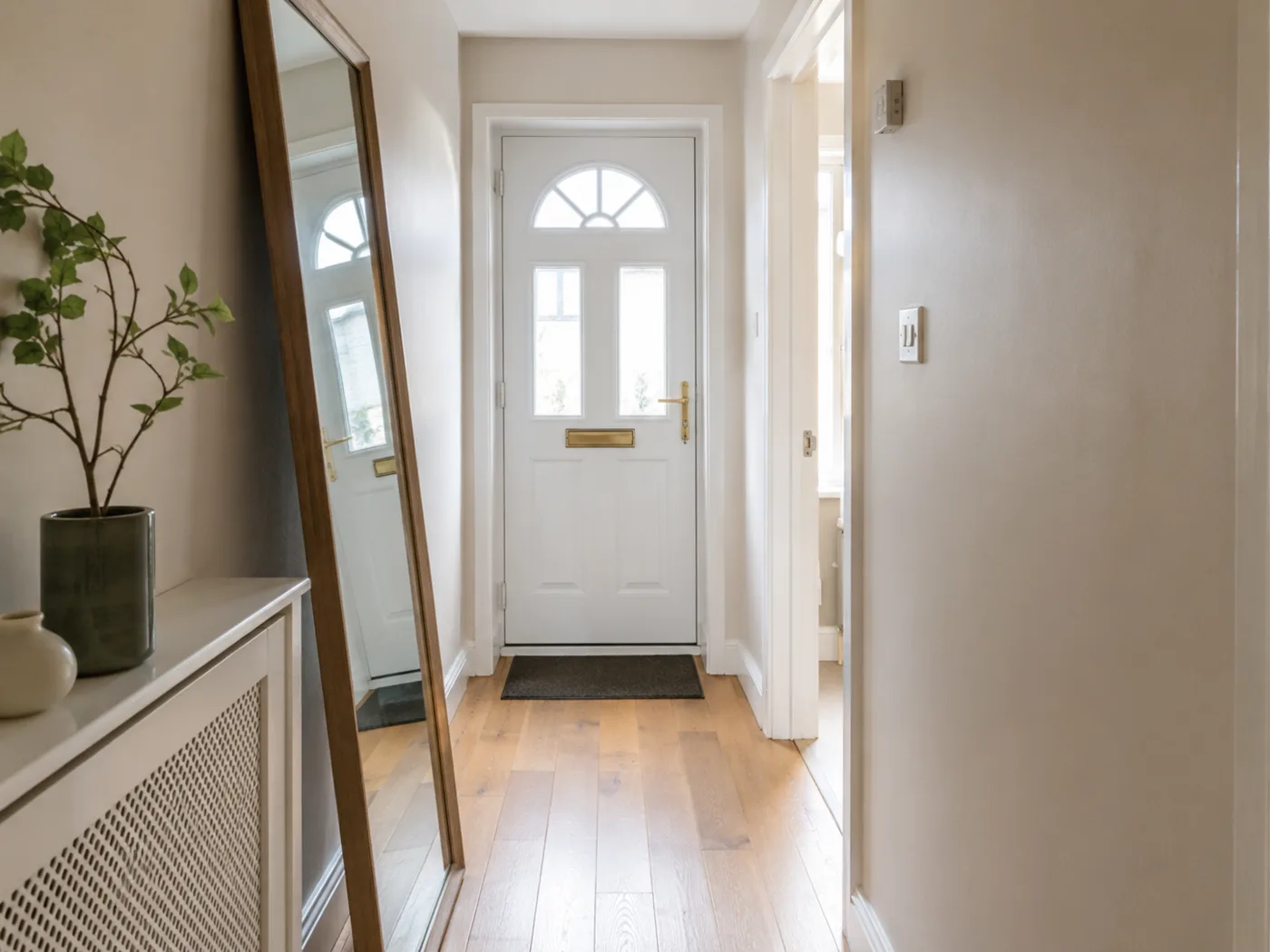 12 Clever No-Nails Hallway Ideas Without Losing Your Deposit